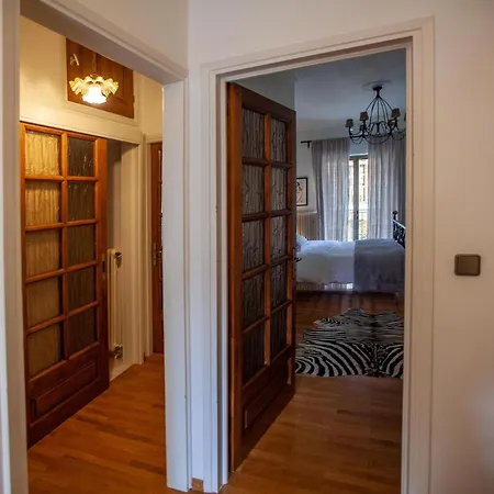 Nota's Elegant Maisonette Apartman *