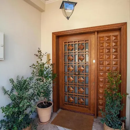Nota's Elegant Maisonette نافبليو
